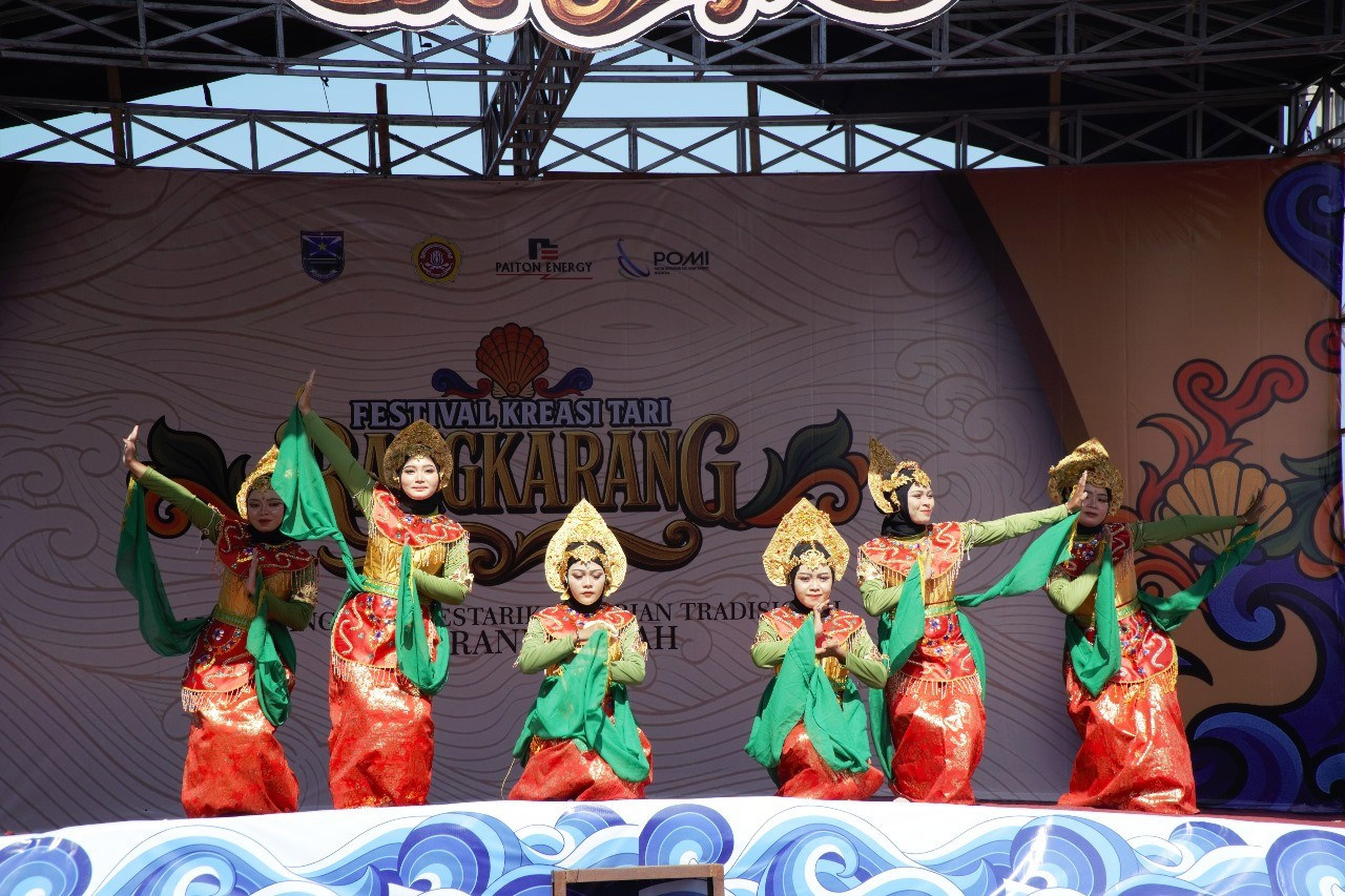 Permak Bu Tari: Sentuhan Cantik di Jantung Cilacap