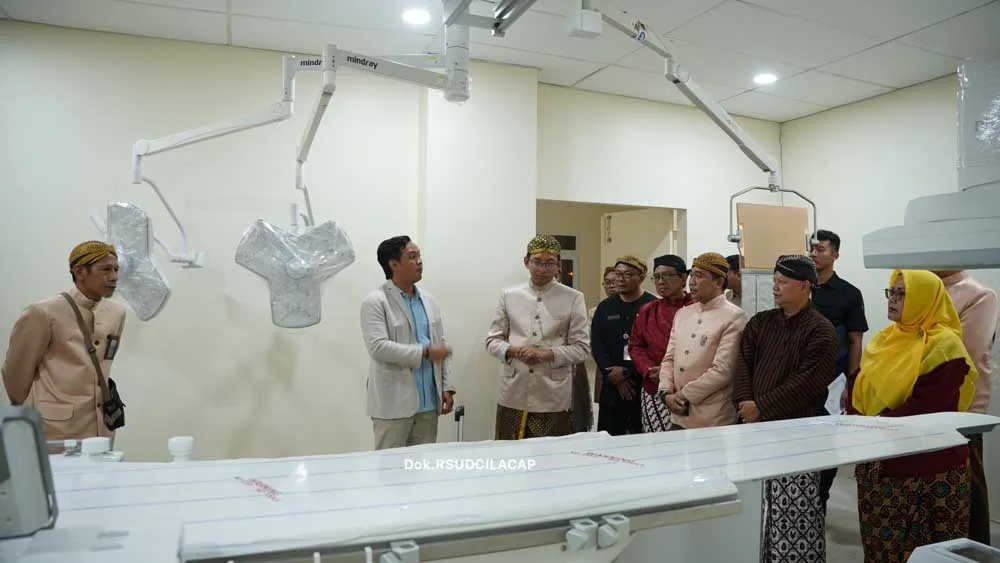 Permak Bu Tari: Sentuhan Profesional di Jantung Cilacap